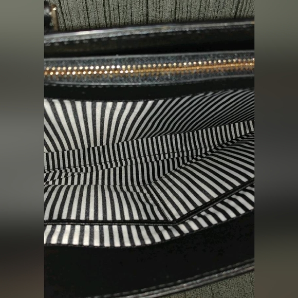 Kate Spade New York leather purse. - Picture 10 of 15